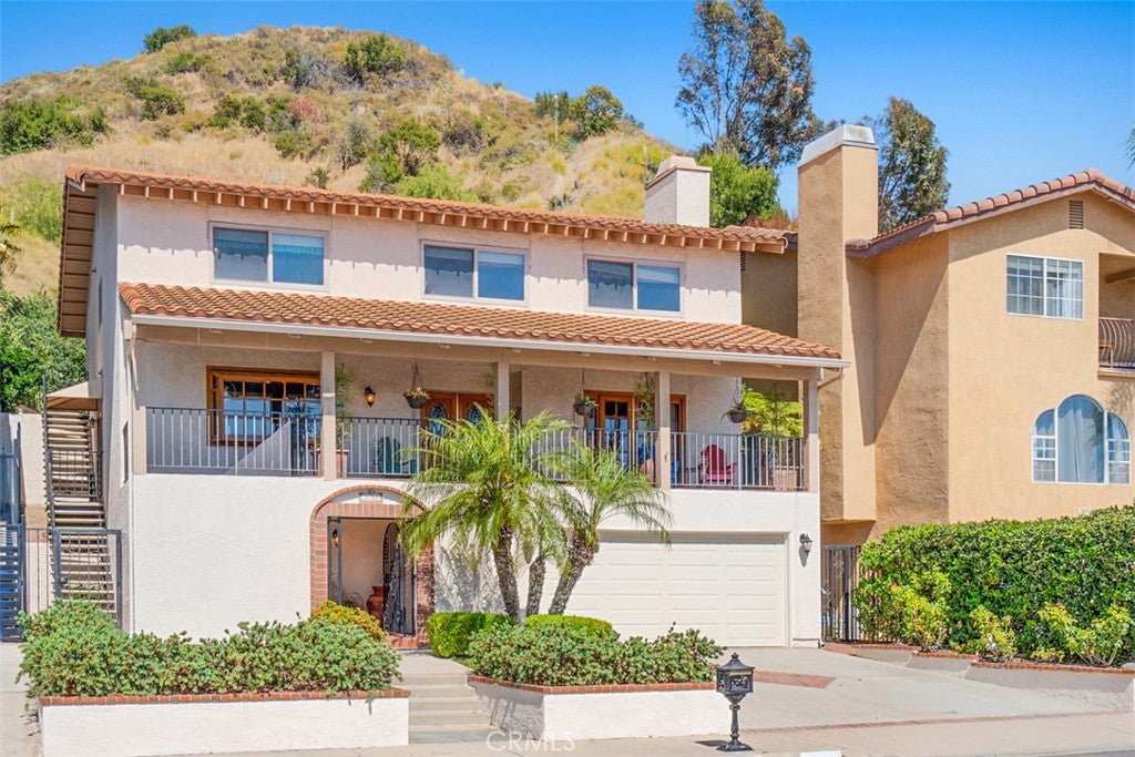 1746 RUDELL Road, Burbank CA 91501