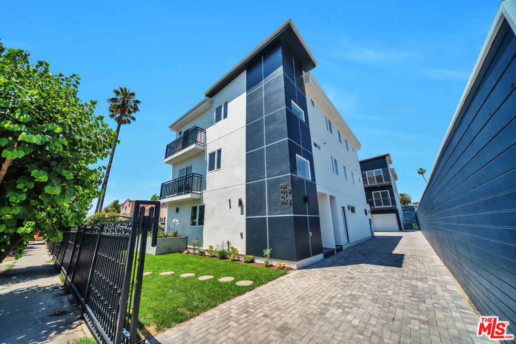 3 Story newer Town home in East Hollywood 5 minutes from Larchmont Village and paramount studios. The unit comes with stainless steel refrigerator, stove, dish washer and microwave hood. There is a side by side washer and dryer in unit. The unit has it's own private back yard with fruit trees. There is a 2 car garage. All rooms are large and 2 of the rooms have balconies. Conveniently located near employment, restaurants, banks, and very close to Korea town.