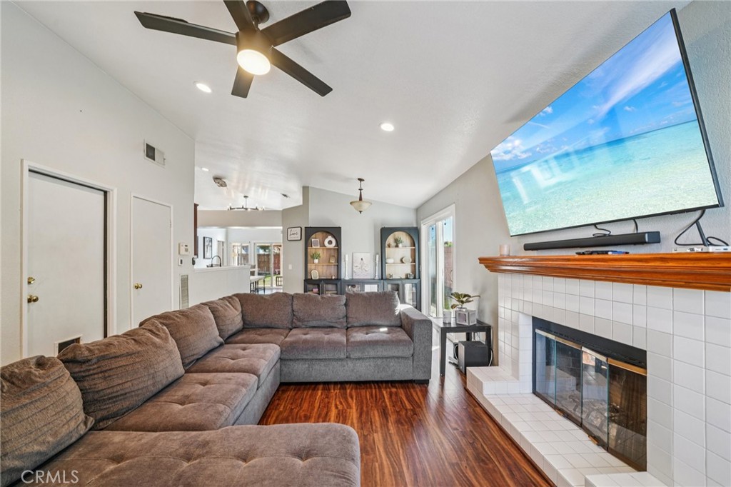 10374 Crossing Green