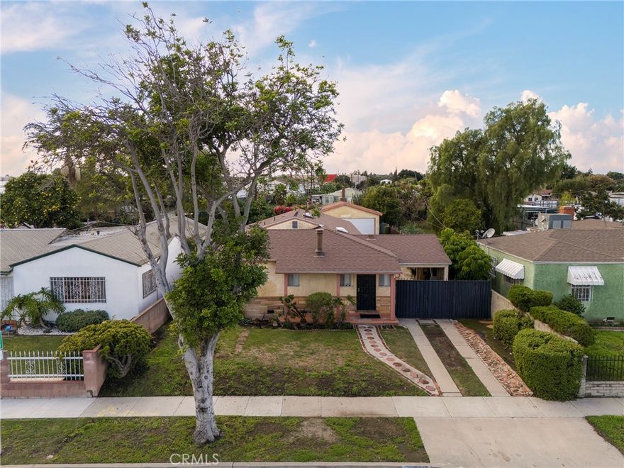 ?? Beautiful Move-In Ready 3-Bedroom Home With Oversized Den & Expansive Lot

Welcome to this spacious and beautifully maintained 3-bedroom home, offering an open-concept floor plan perfect for modern living. Enjoy a bright and inviting living space that flows effortlessly into the dining and kitchen areas—ideal for entertaining or everyday comfort.

A standout feature of this home is the oversized den, providing endless possibilities: a second living room, media room, home office, playroom, or even a potential fourth bedroom.

Situated on an impressive nearly 10,000 sq ft lot, the property provides exceptional outdoor space with room to create your dream backyard retreat. Even better—this generous lot offers excellent potential for a future ADU, giving you the opportunity to expand, generate rental income, or accommodate extended family.

Move-in ready and full of potential, this home combines space, comfort, and future flexibility in one incredible package. Don’t miss this opportunity to make it yours!