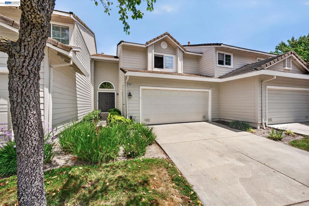 7445 Rolling Hills Cir