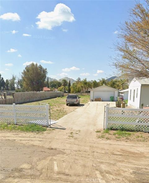 20301 Iron Horse Nuevo CA 92567