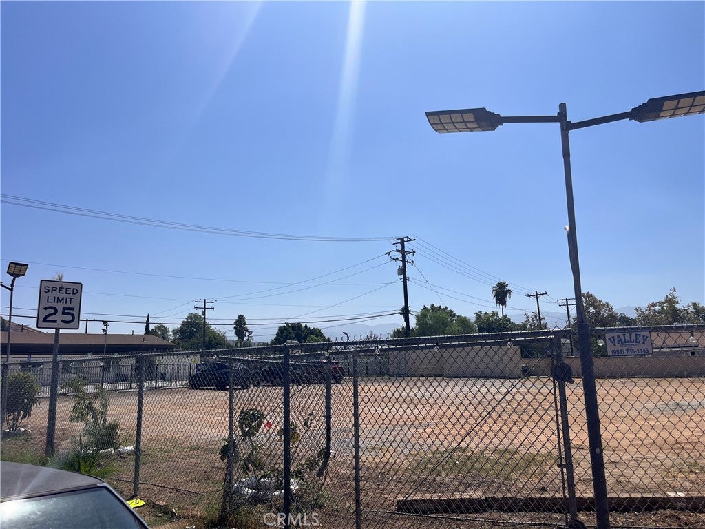 13700 Magnolia