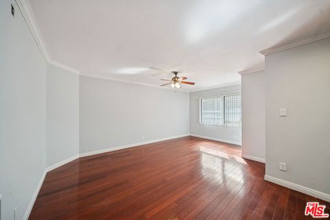 Photo of 612 S Dunsmuir Avenue #15, Los Angeles, CA 90036 (MLS # 26663245)