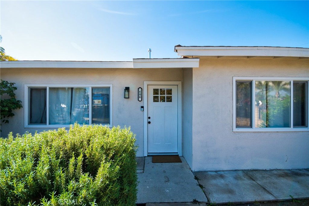 606 E De Anza Circle E