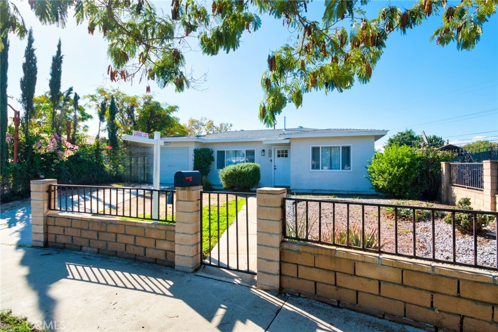 606 E De Anza Circle E