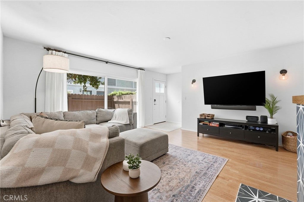 2112 Warfield 9