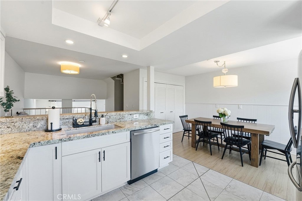 2112 Warfield 9