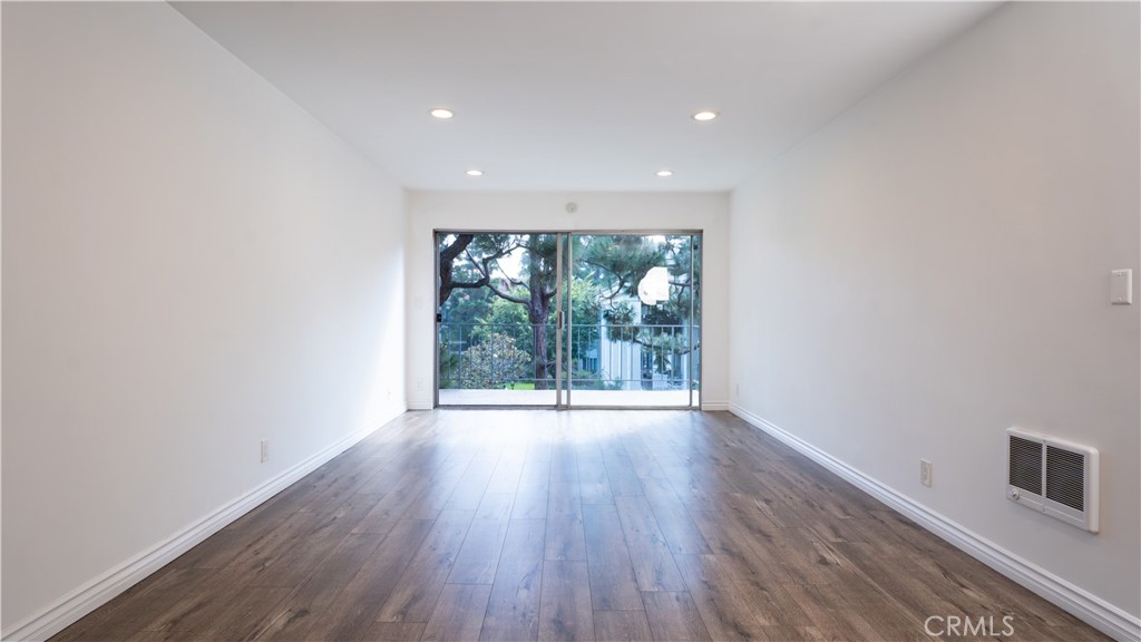 Versailles (VERS) - Residential Lease