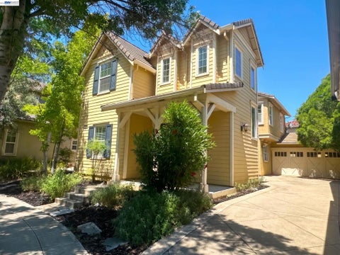 Photo of 60 S Pacifico St ST, Mountain House, CA 95391 (MLS # 41140984)