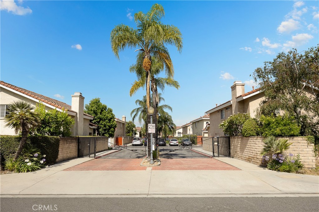 1322 Meadow Ln