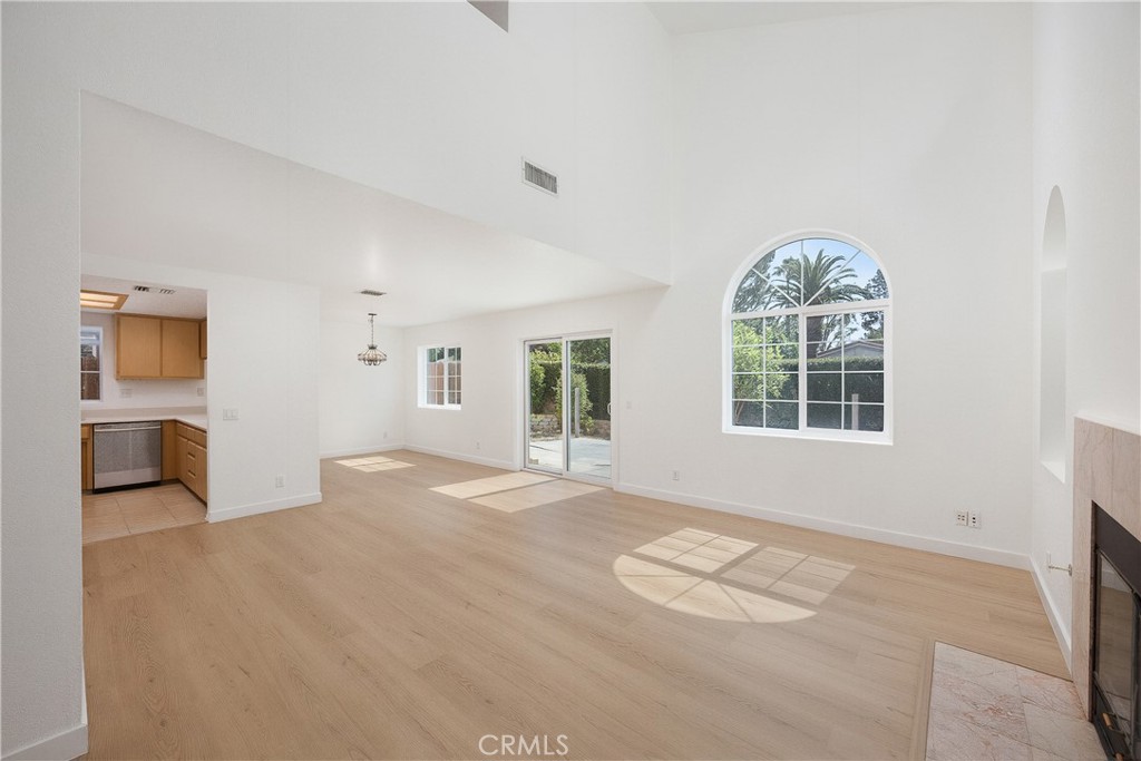 1322 Meadow Ln