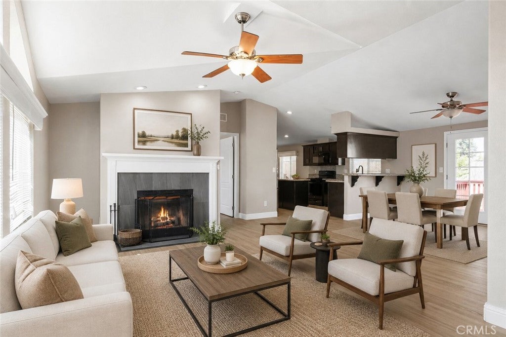 6102 Maxwood