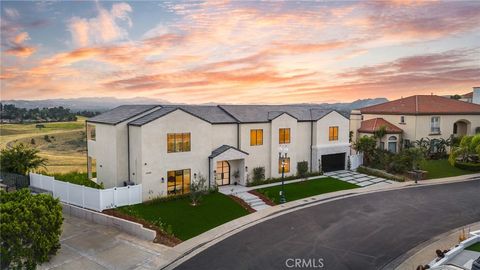 Photo of 22328 S Summit Ridge Circle, Chatsworth, CA 91311 (MLS # SR26069152)