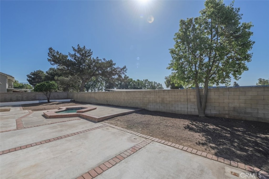 211 W Columbine Avenue