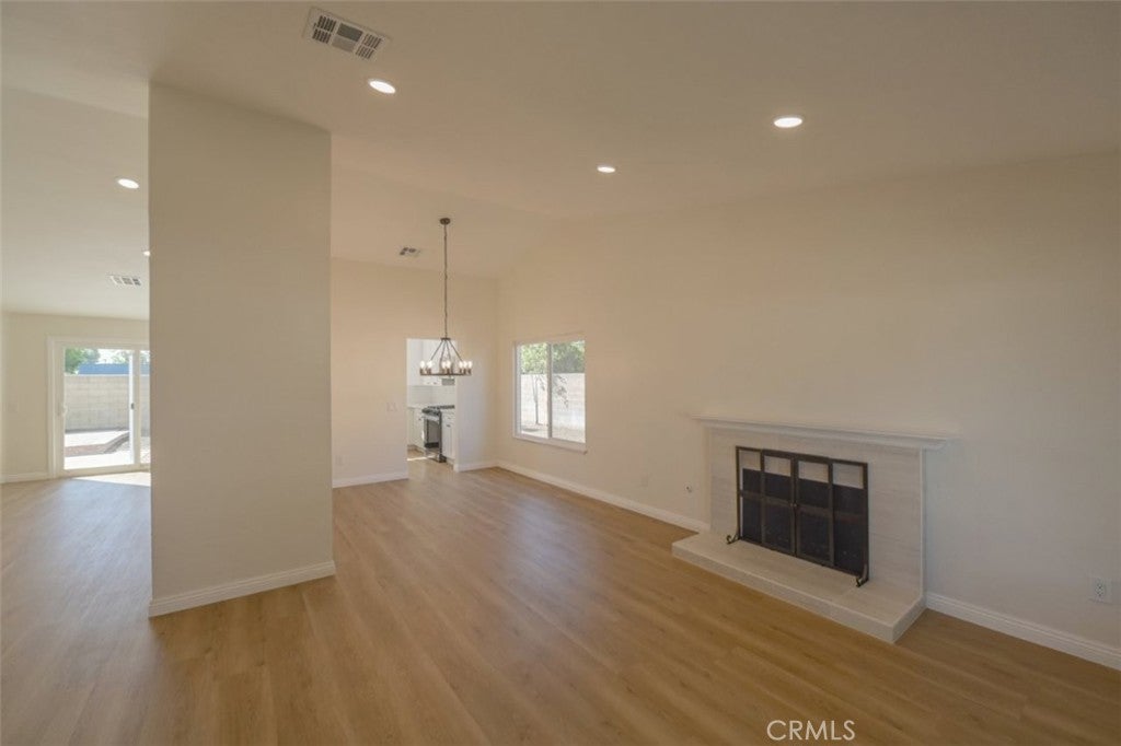 211 W Columbine Avenue