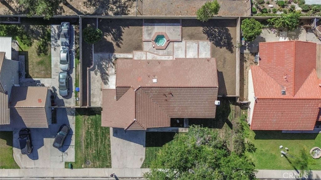 211 W Columbine Avenue