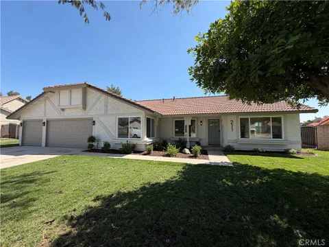 211 W Columbine Avenue, Rialto, CA 92377 - MLS#: IV26149748