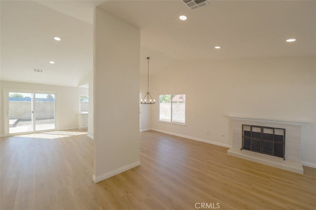 211 W Columbine Avenue