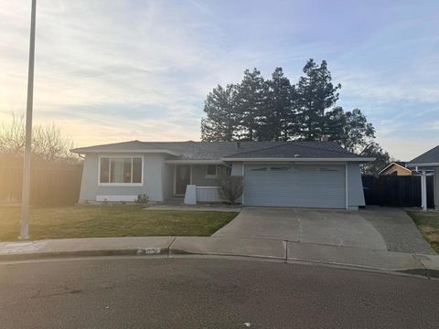 Photo of 6869 Massey Ct Ct, Pleasanton, CA 94588 (MLS # 41122636)