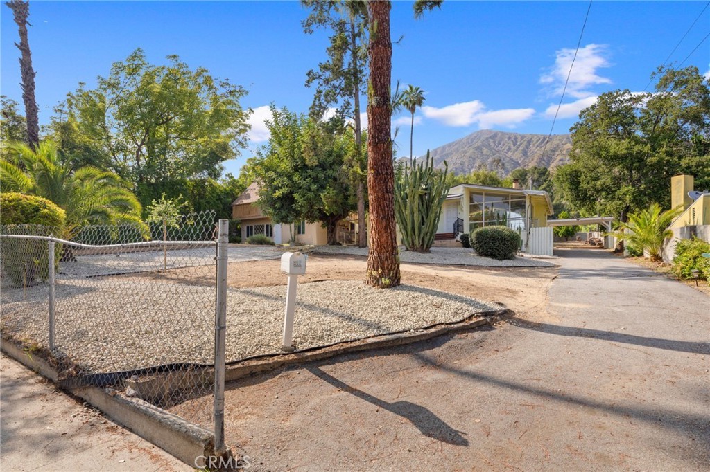 181 E Alegria Avenue