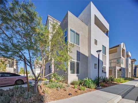 Photo of 27508 Golden Currant PL, Valencia, CA 91381 (MLS # SR26223944)