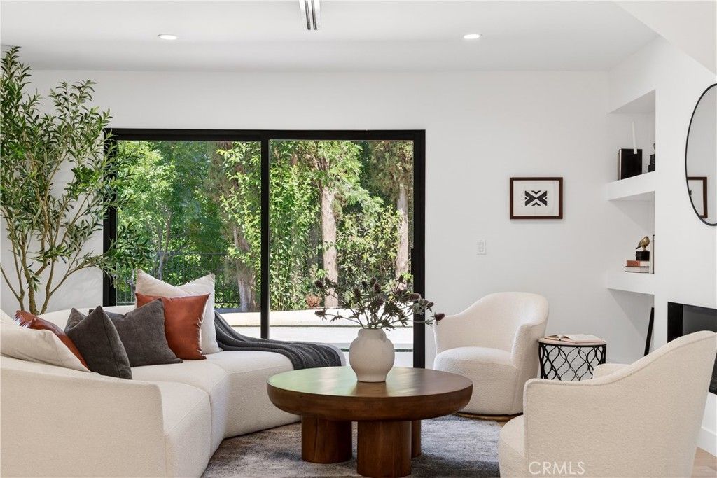 Photo of 4946 Llano Dr, Woodland Hills, CA 91364 (MLS # GD26083872)