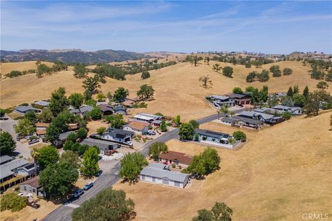 Tiny photo for 2726 Bridle Trail Lane, Paso Robles, CA 93446 (MLS # NS26104549)