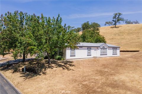 Photo of 2726 Bridle Trail Lane, Paso Robles, CA 93446 (MLS # NS26104549)