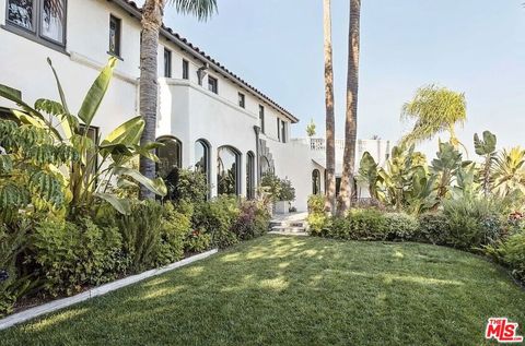 Photo of 2015 Whitley Avenue, Los Angeles, CA 90068 (MLS # 25488383)