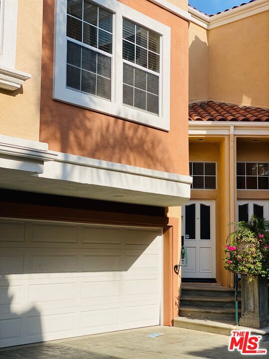 Amazing 3 Bedrooms, 2 1/2 Bath condo in a gate community of Corte Bella. This home features beautiful hardwood floors, upgraded kitchen. 2 bathrooms with Carrera marble floors & countertops. A large master suite with a large master bathroom. Also attached 2 car garage, close to UC Irvine, & University High School. Also close to shopping & entertainment. The Unite is Virtually staged