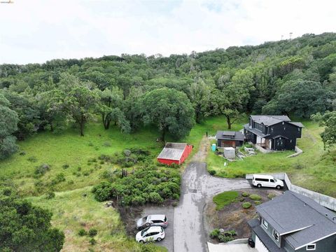 Photo of 675 Atherton Ave, Novato, CA 94945 (MLS # 41131517)