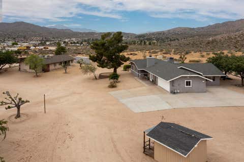 Photo of 6910 Wamego Trail, Yucca Valley, CA 92284 (MLS # 219145959DA)
