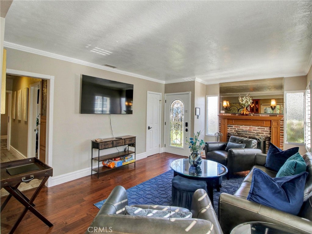 4864 W 139th