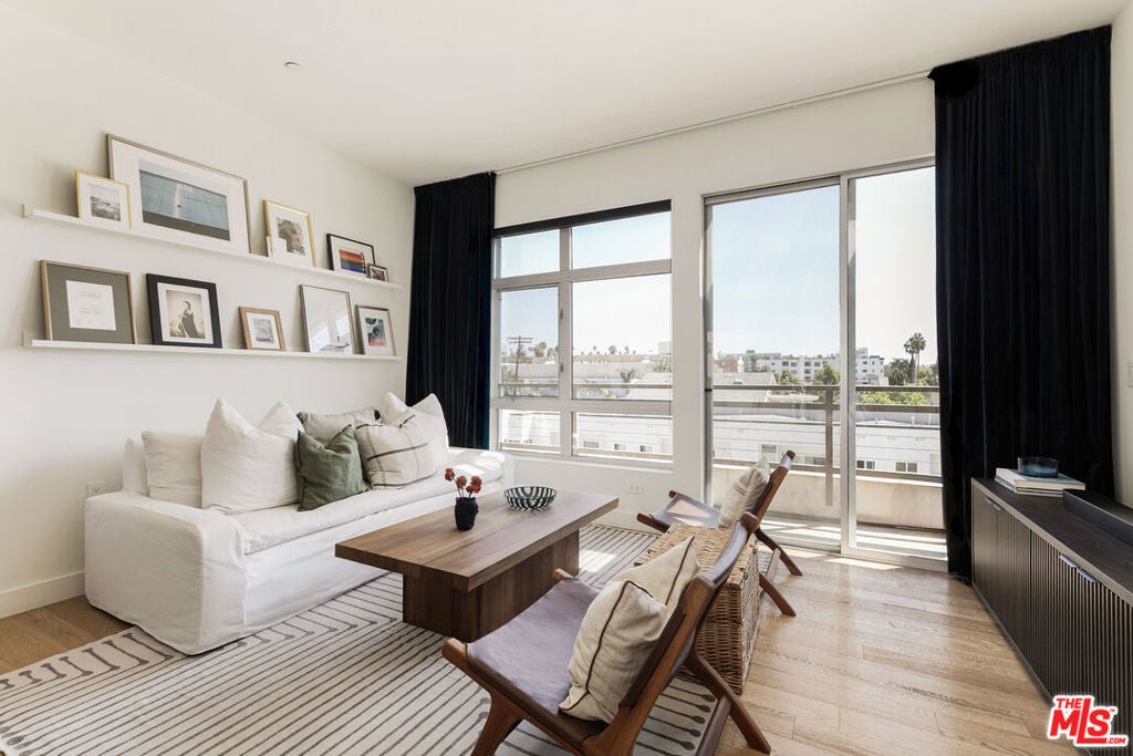 6001 Carlton Way PH410, Los Angeles CA 90028