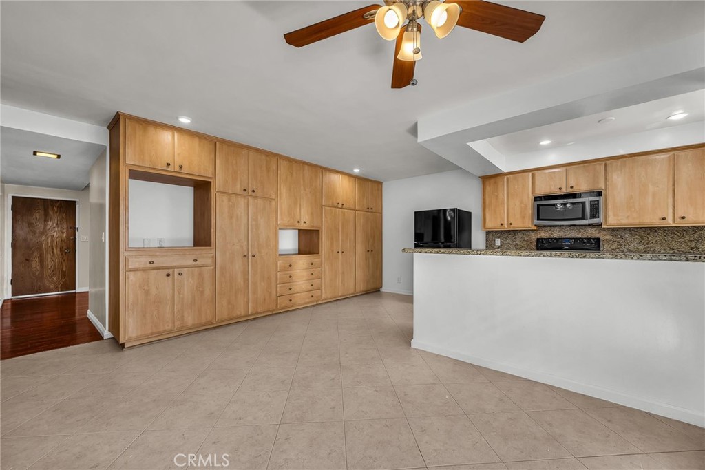 810 Edgewood 105