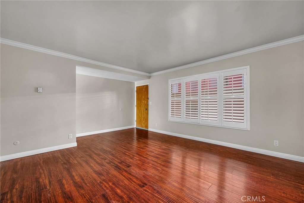 810 Edgewood 105