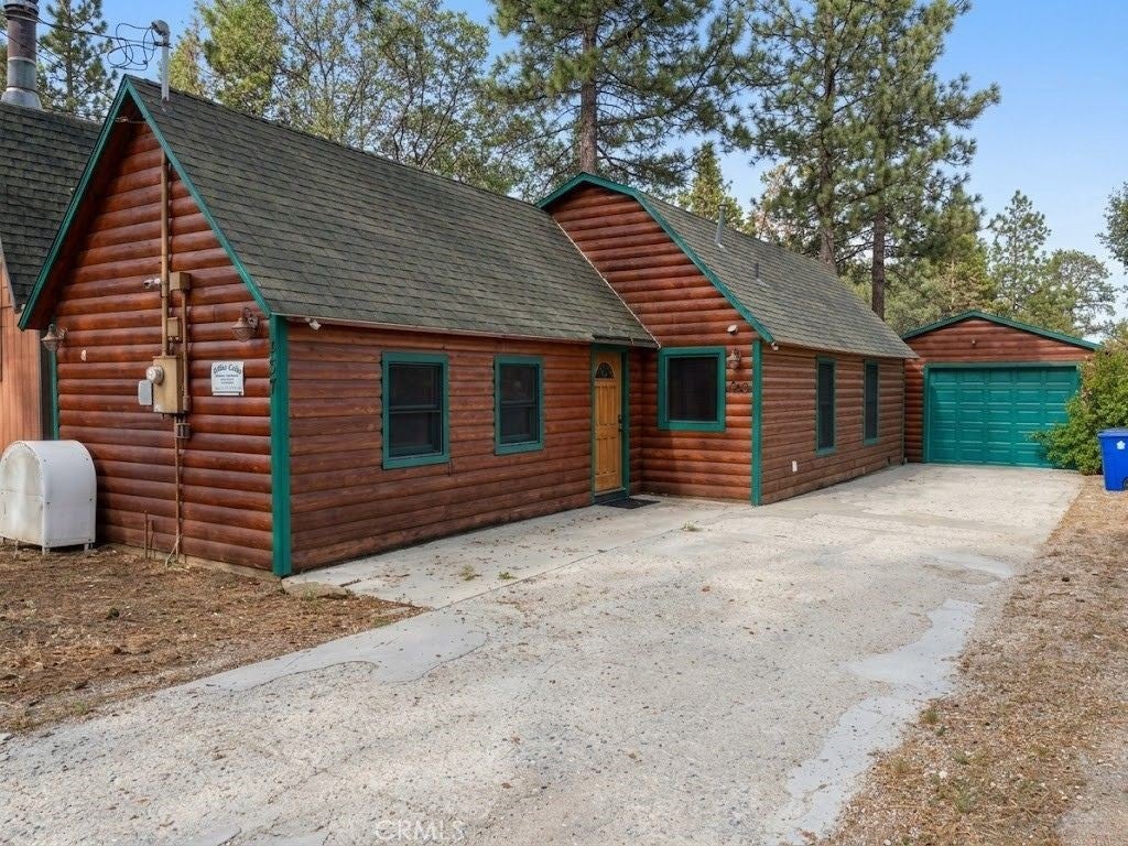 437 Victoria Lane
