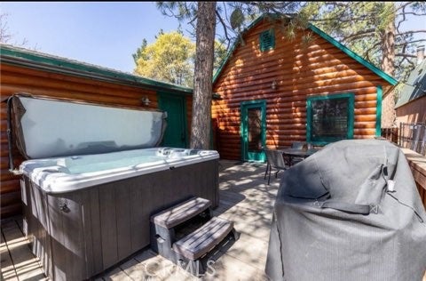 Photo of 437 Victoria Lane, Sugarloaf, CA 92386 (MLS # IG26159427)