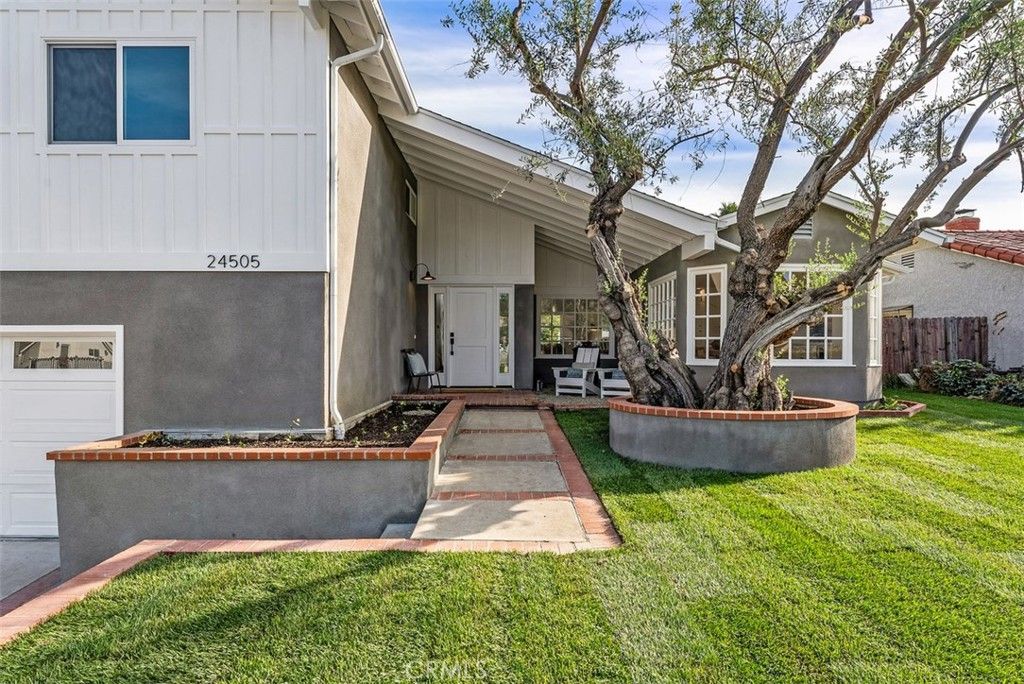 Photo of 24505 Chamalea, Mission Viejo, CA 92691 (MLS # OC25274012)