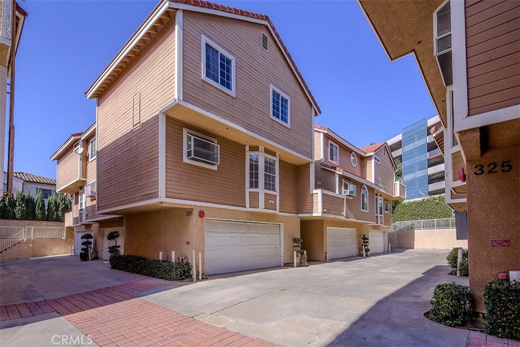 331 Genoa St