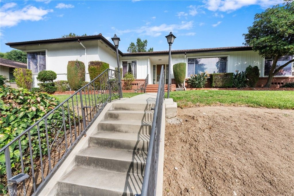 Photo of 11511 Beverly Dr, Whittier, CA 90601 (MLS # TR25249913)