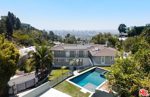Photo of 1404 Devlin Dr DR, Los Angeles, CA 90069 (MLS # 26867189)