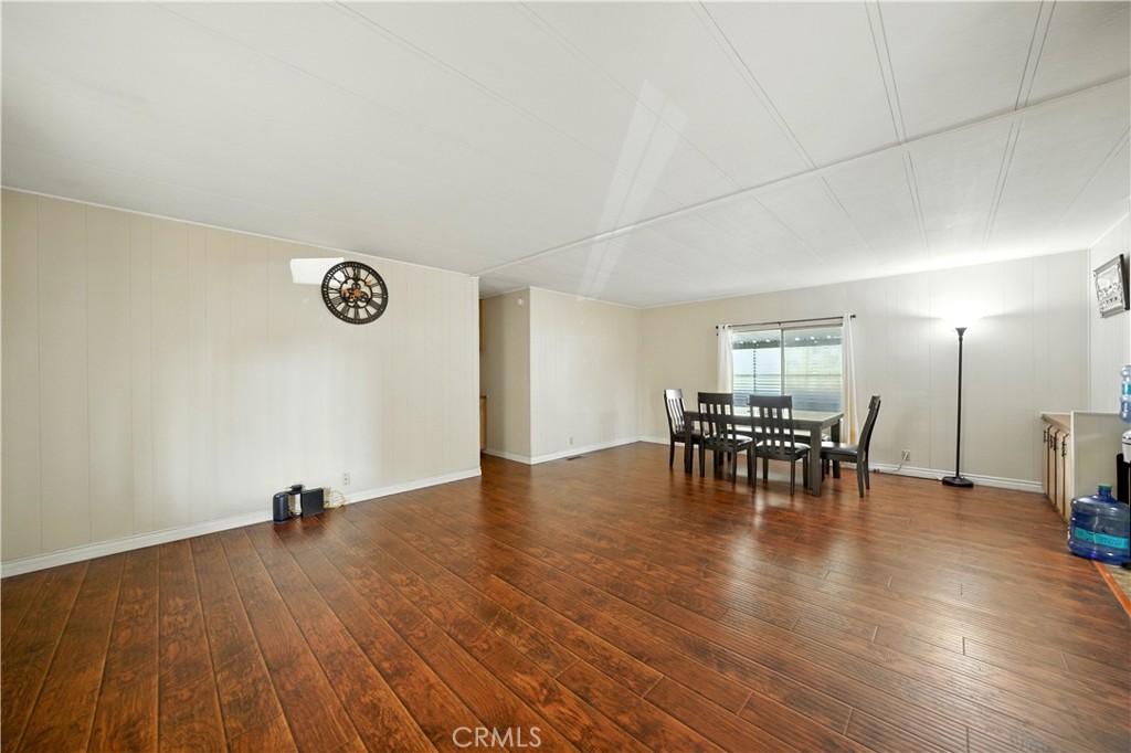 3595 Santa Fe Avenue 60