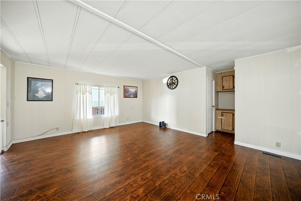 3595 Santa Fe Avenue 60