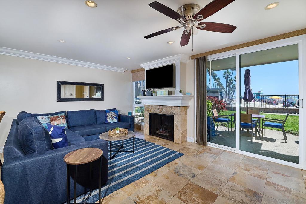 999 N Pacific St D011