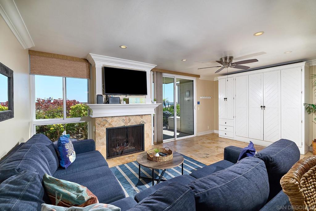 999 N Pacific St D011