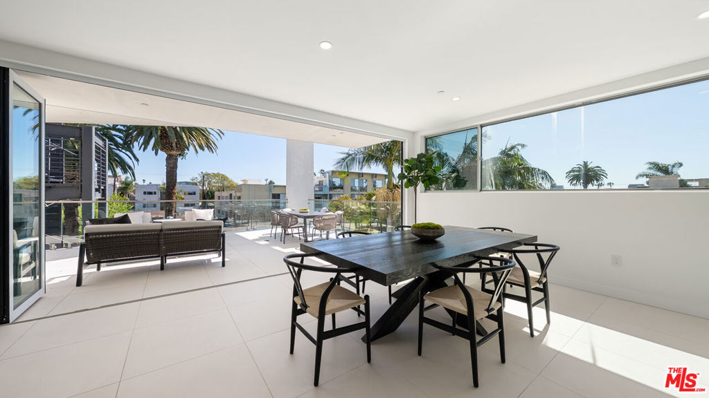 621 N Kings Road 3