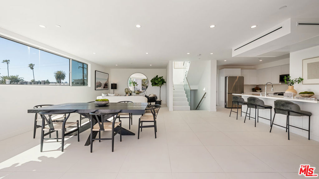621 N Kings Road 3