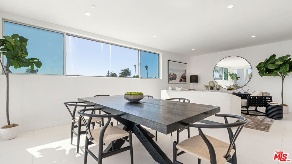 621 N Kings Road 3